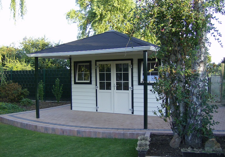 Gartenhaus mit Vordach Terrasse Kunststoff Walmdach